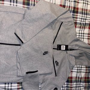 Nike Tech Fleece track suit sweater and sweatpants Large